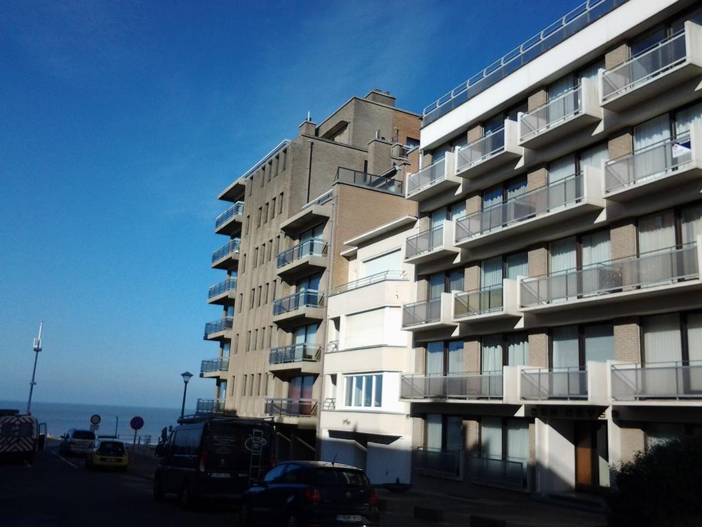 Zonnig Appartement Met Zeezicht Koksijde Bagian luar foto