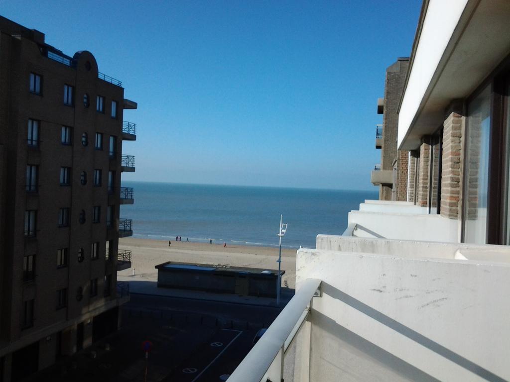 Zonnig Appartement Met Zeezicht Koksijde Bagian luar foto